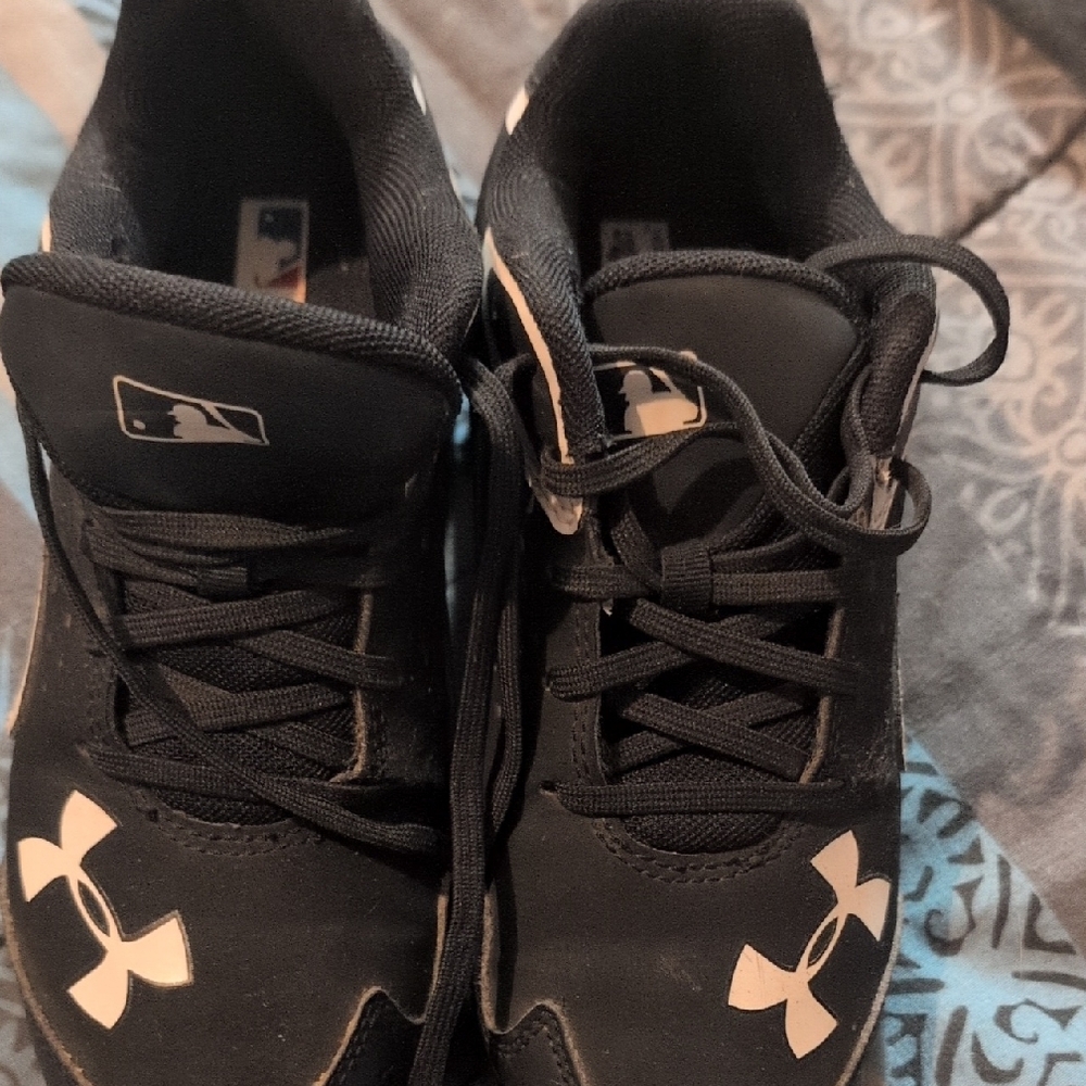 Under Armour Kids Shoes - Black and White